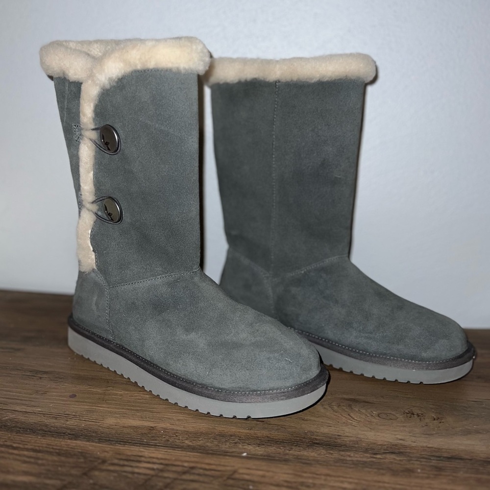 Koolaburra Gray Suede Boots with Cream Trim